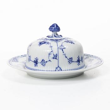 Royal Copenhagen, Smörterrin, porslin, "Musselmalet halvblond", Danmark.
