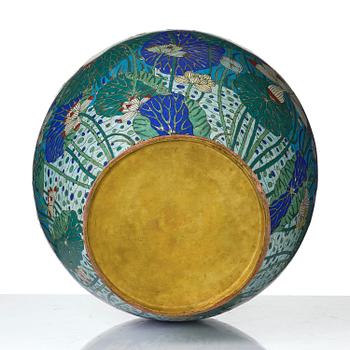Praktvas, cloisonné. Qingdynastin, omkring 1800.