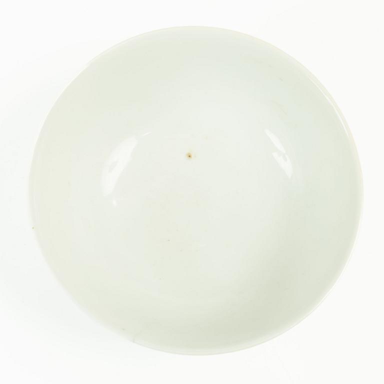 A Chinese porcelain bowl, Republic, 20th century.