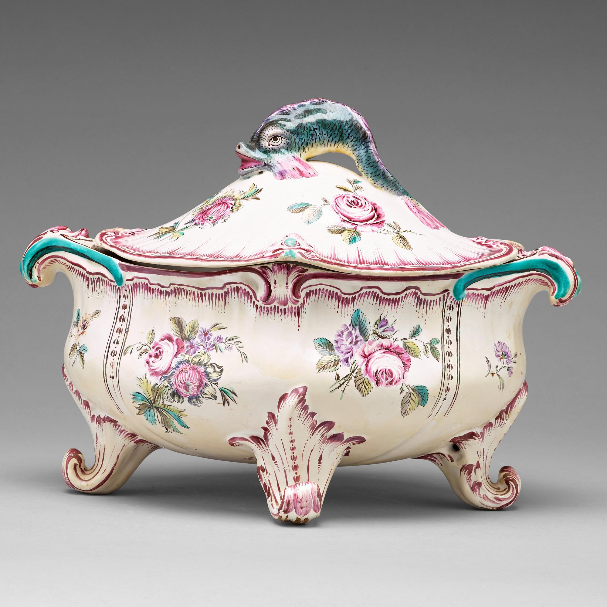 TERRIN med LOCK, fajans. Marieberg, 1700-tal.