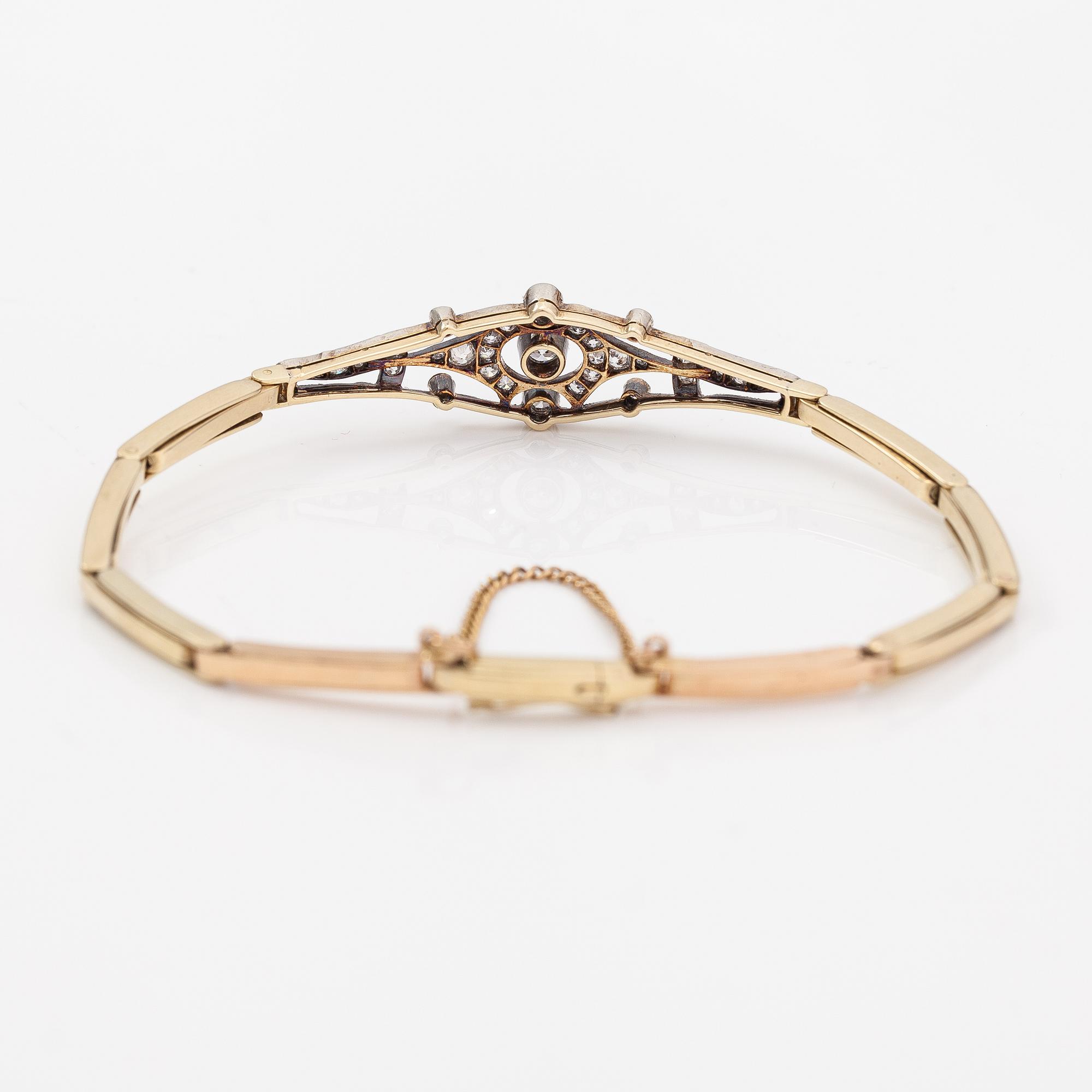 A 14K gold bracelet with old-cut and rose-cut diamonds ca. 1.00 ct in total. St. Petersburg, turn of the 20th century.