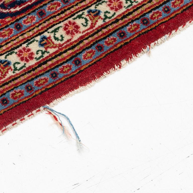 Semi-antique Keshan carpet, approx. 319 x 216 cm.
