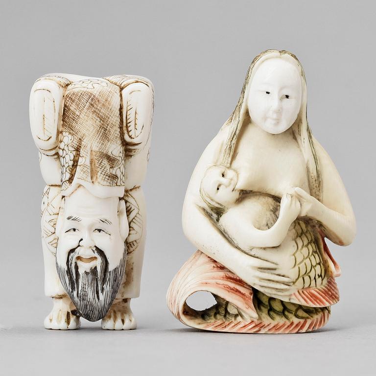 NETSUKE, 2 st, ben, Japan 1900-tal.