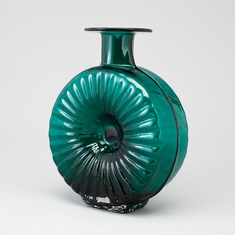 A glass vase, "Aurinkopullo", for Riihimäen Lasi, second half of the 20th century.