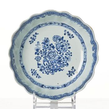 A blue and white bowl and six dessert dishes, Qing dynasty, Qianlong (1736-95).
