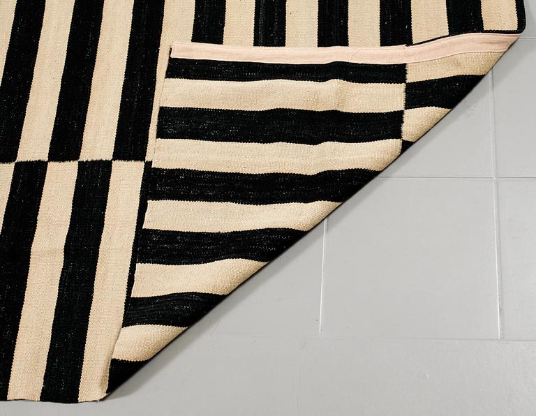 A Kelim carpet, ca 280 x 240 cm.