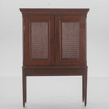 SKÅP, sengustavianskt, omkring 1800.