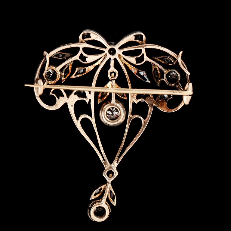 BROSCH, guld och silver, rosenslipade diamanter, tot ca 0.50 ct, 1800-/1900-tal.