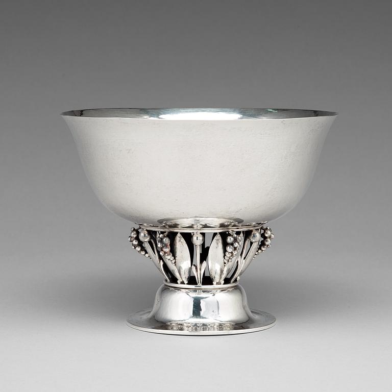 Georg Jensen, a 830/1000 silver bowl, Copenhagen 1920, design nr 197.