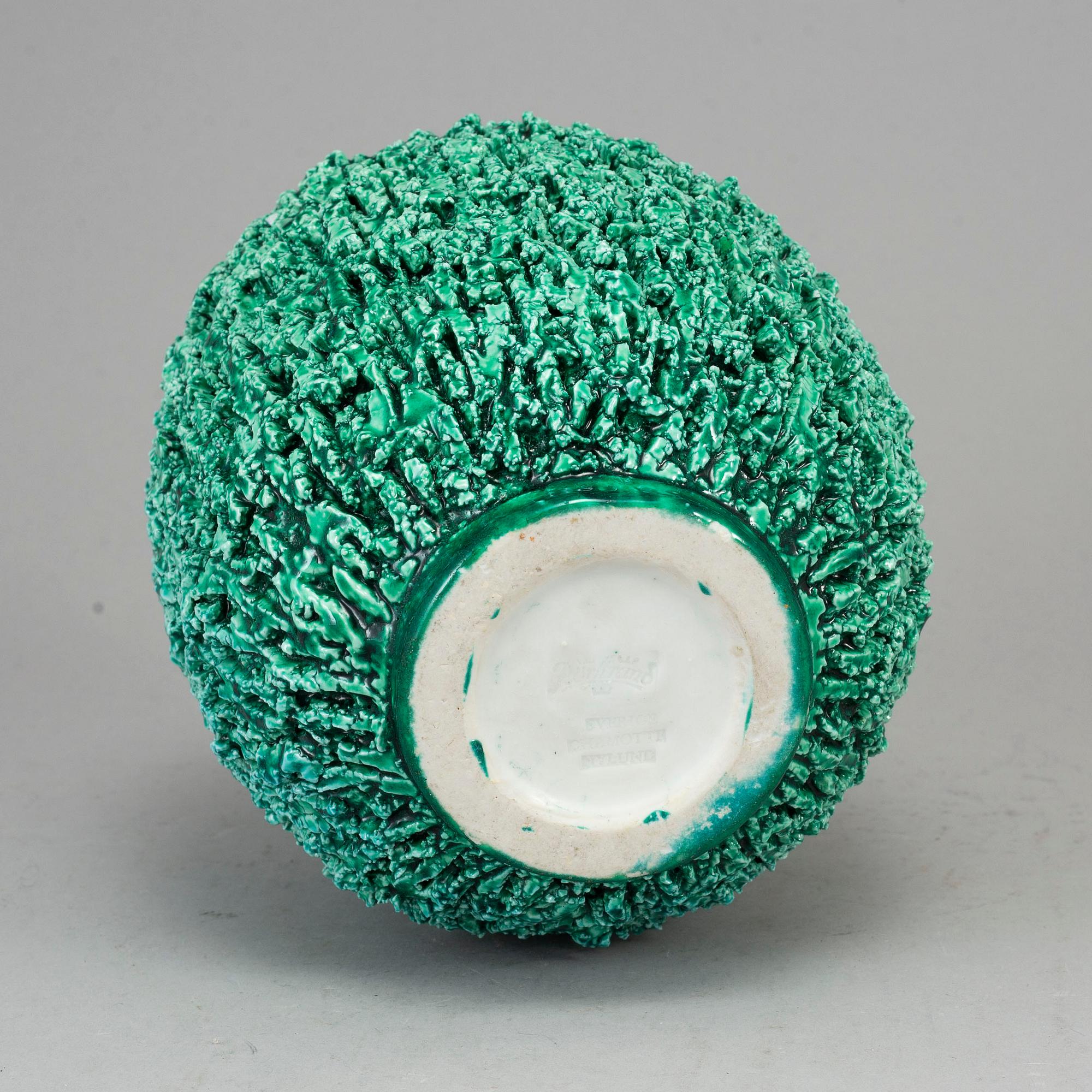 GUNNAR NYLUND, chamotte stoneware vase 'Igelkott', Rörstrand.