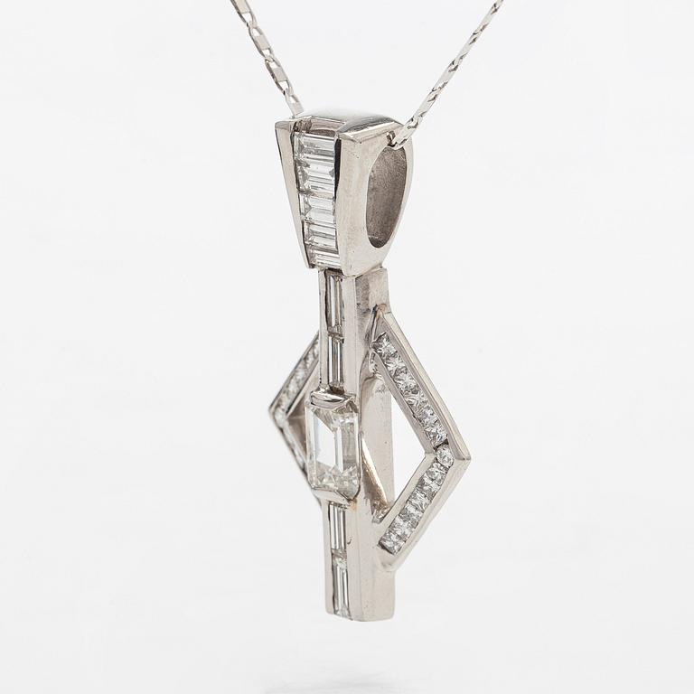 Hänge, platina samt smaragd-, prinses,-baguette- och briljantslipade diamanter med kedja i 14K vitguld.