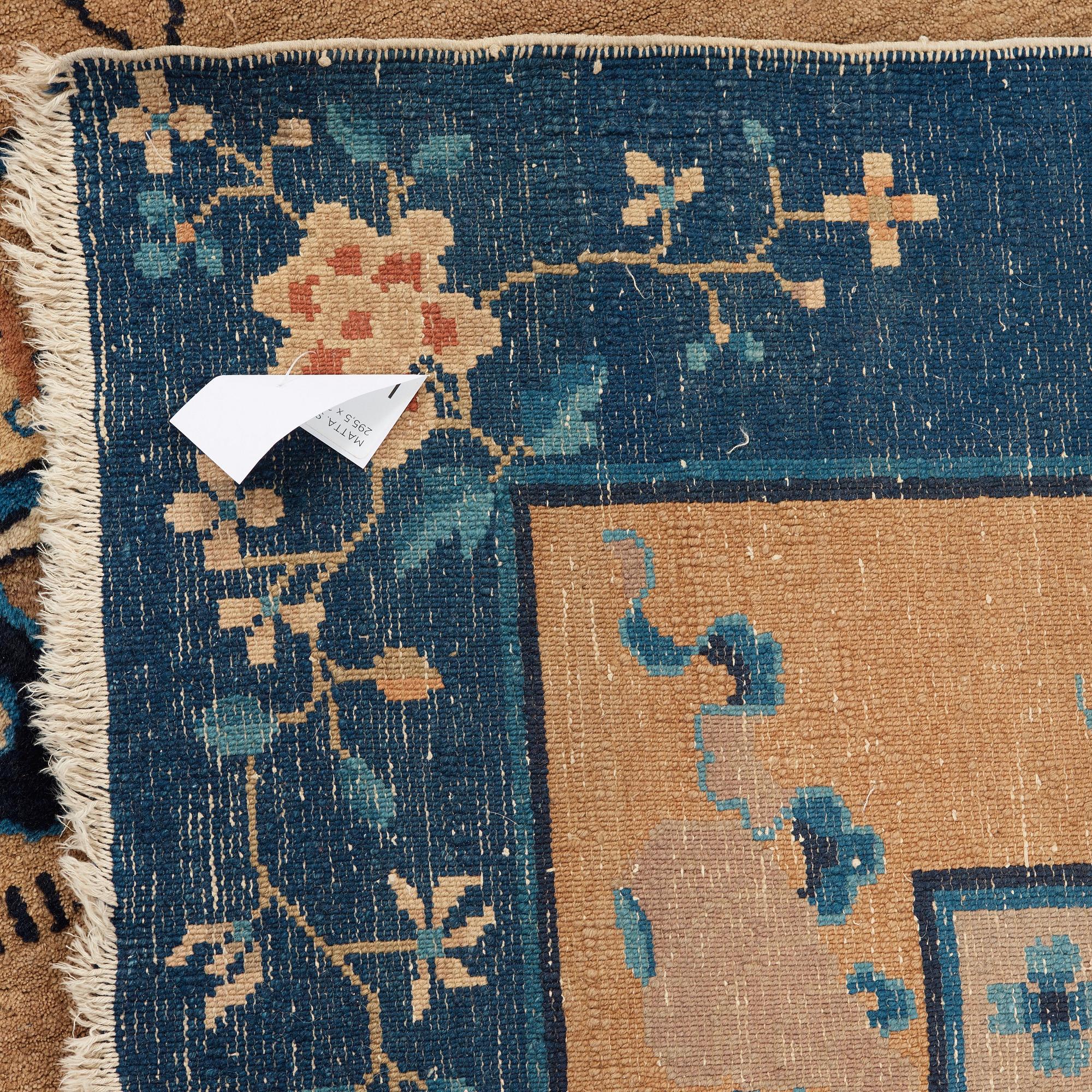 EN MATTA, semiantik Beijing, Kina, 295,5 x 247,5 cm.