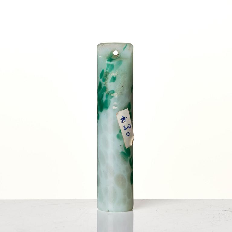 A group of carved nephrite and jade ornaments, China, Qing dynasty and older. (8 pieces).