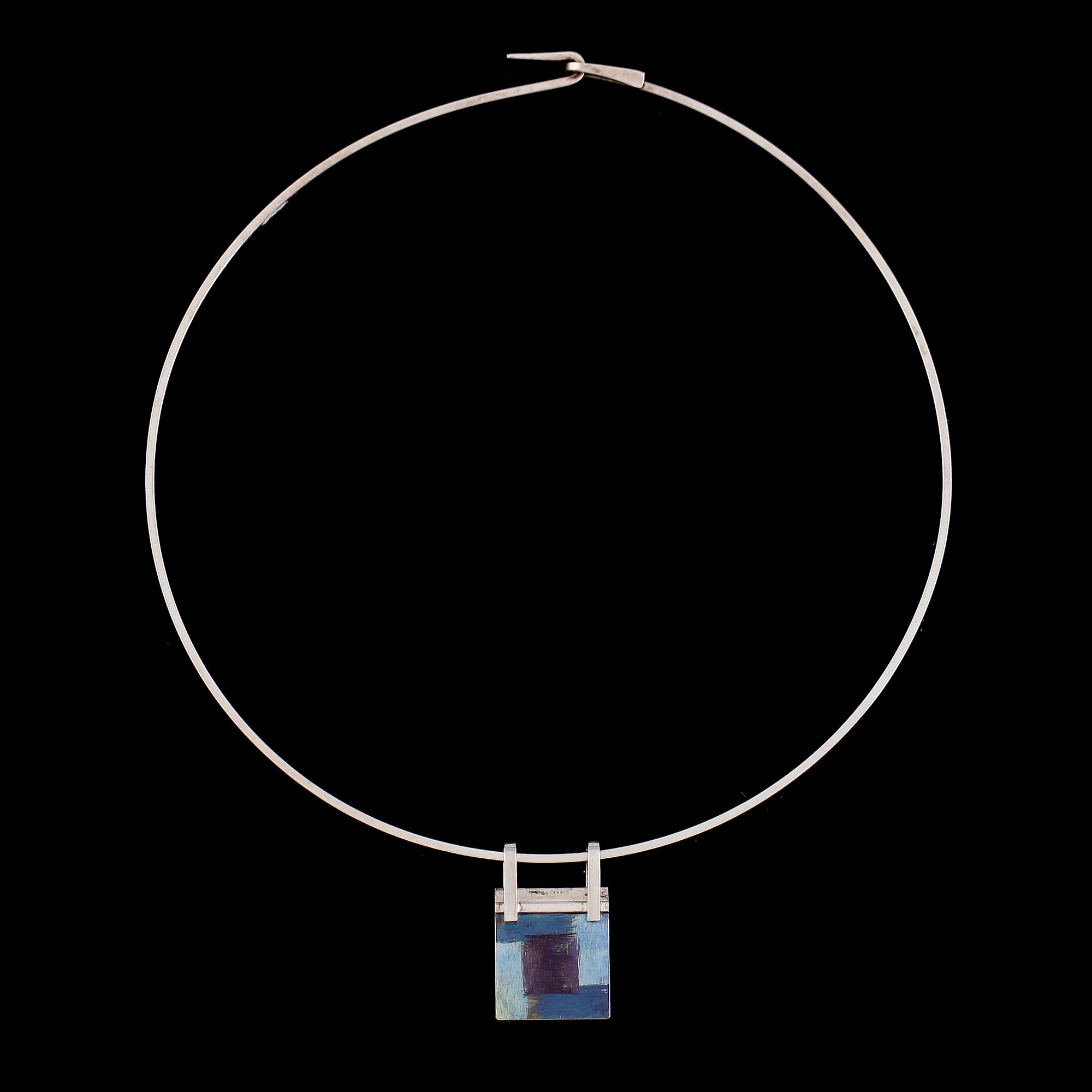 HALSRING MED HÄNGE, sterlingsilver, Marie Fernström, Stockholm 1986.