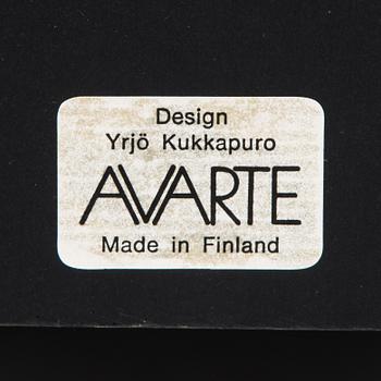 Yrjö Kukkapuro, nojatuolipari "Experiment", Avarte 1980-luku.