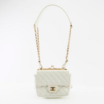 Chanel, Väska "Patent Lace Mini Kiss Lock Flap Double Bag".