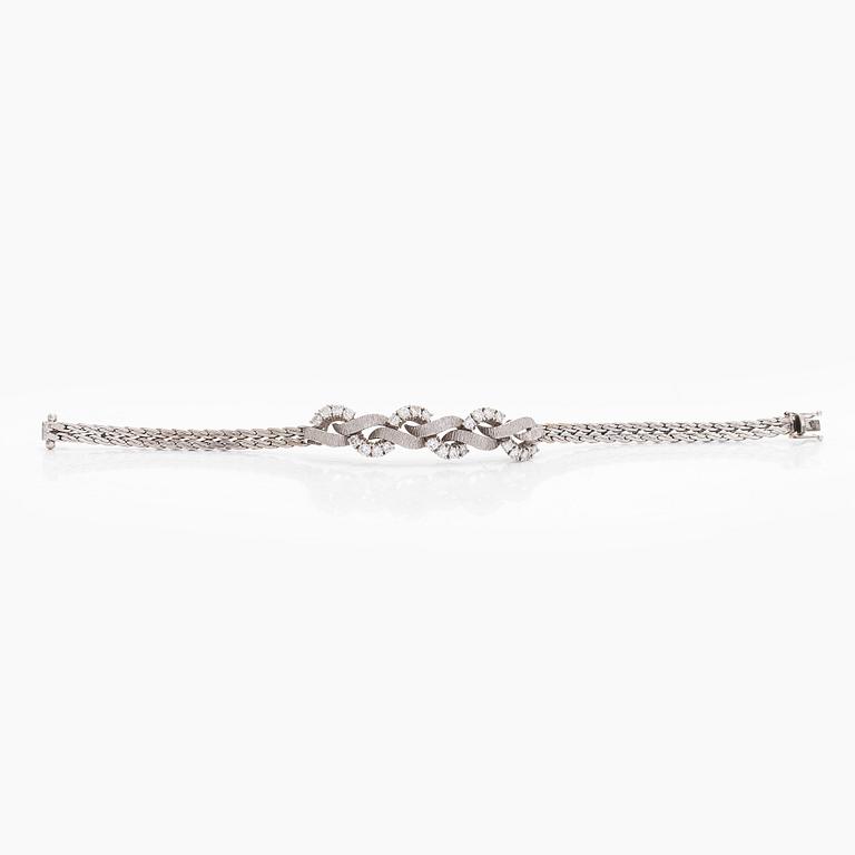 Bracelet, brilliant cut diamonds, 18K white gold.