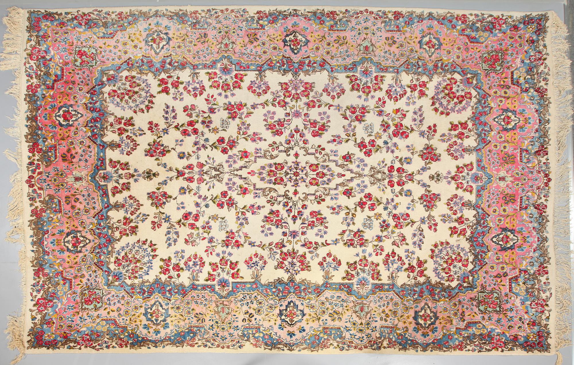 MATTA, Kirman, old/semiantik, 382 x 270 cm.