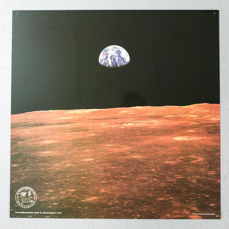 FOTOREPRODUKTIONER SKYLTEXEMPLAR, 4 st, efter Nasas fotografier, "20 years in space, Hasselblad".