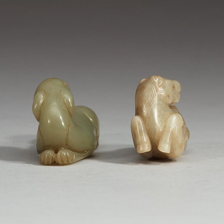SKULPTURER, två stycken, nefrit. Qing dynastin (1644-1912).
