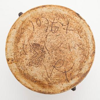 Raija Tuumi, skål, stengods, signerad RT Arabia 1967.