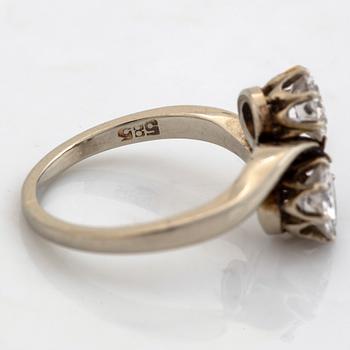 Old cut diamond 'toi et moi' ring.