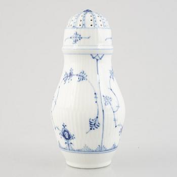 A 'Blue Fluted' / 'Musselmalet rifflet' porcelain sugar shaker, Royal Copenhagen, model 2126, post 1923.