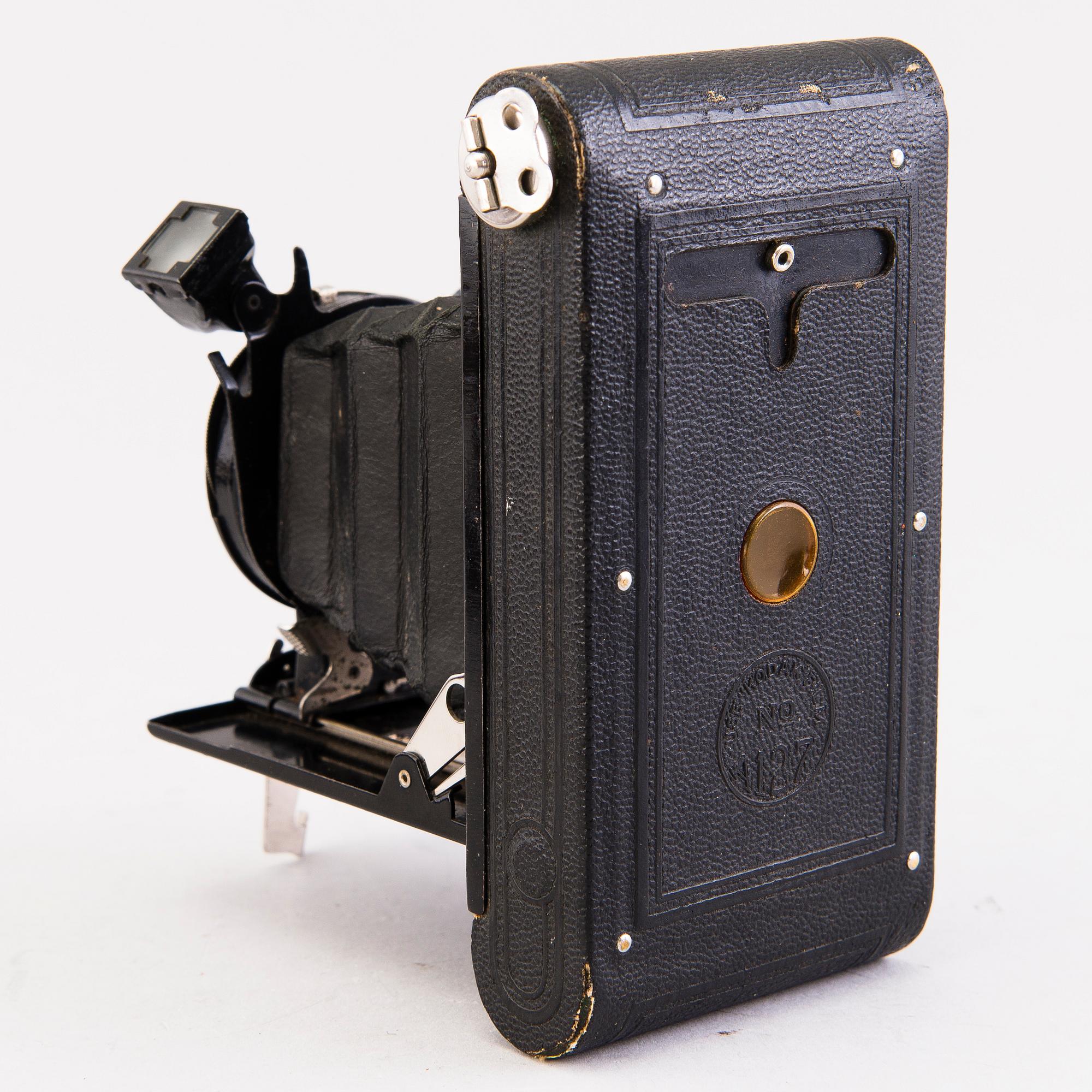 Set of five cameras, with accessories, 1920-50-tal.
