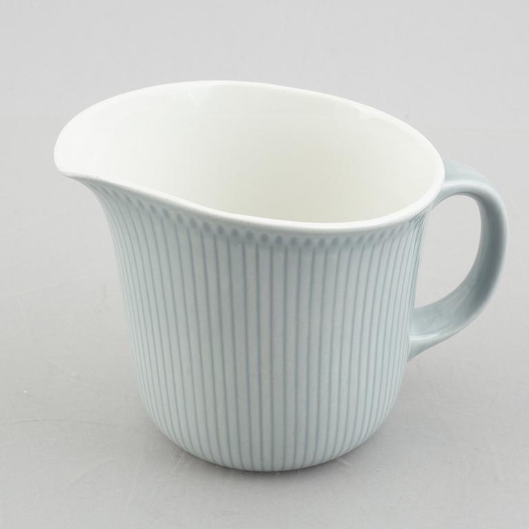 Hertha Bengtson, mat och kaffeservis, 74 delar, porslin, "Rosmarin", Rörstrand.