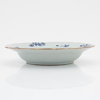 A set of 12 blue and white soup dishes, Qing dynasty, Qianlong (1736-95).