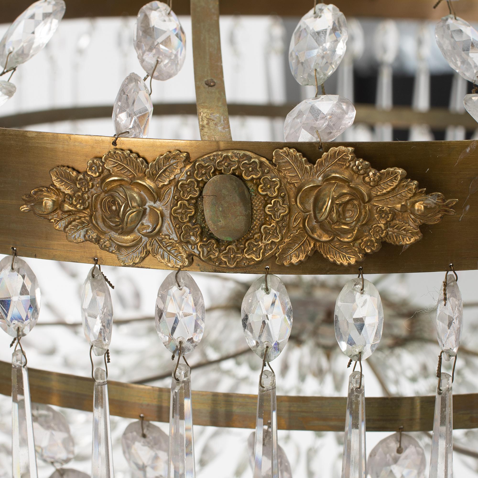 A late Gustavian eight-light chandelier, around 1800.