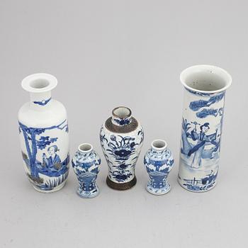 A group of five blue and white vases, Qing dynasty, late 19th/early 20th century.