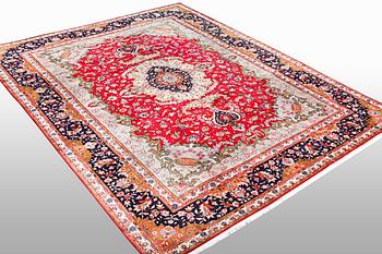 A carpet, Tabriz part silk, 60 Raj, ca 357 x 248 cm.