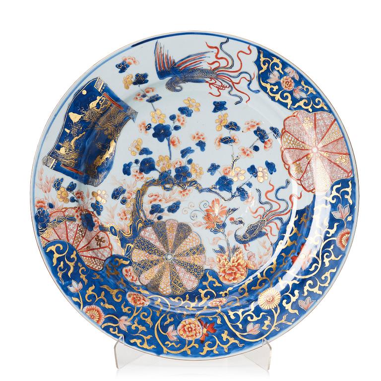 Praktfat, porslin. Qingdynastin, Kangxi (1662-1722).