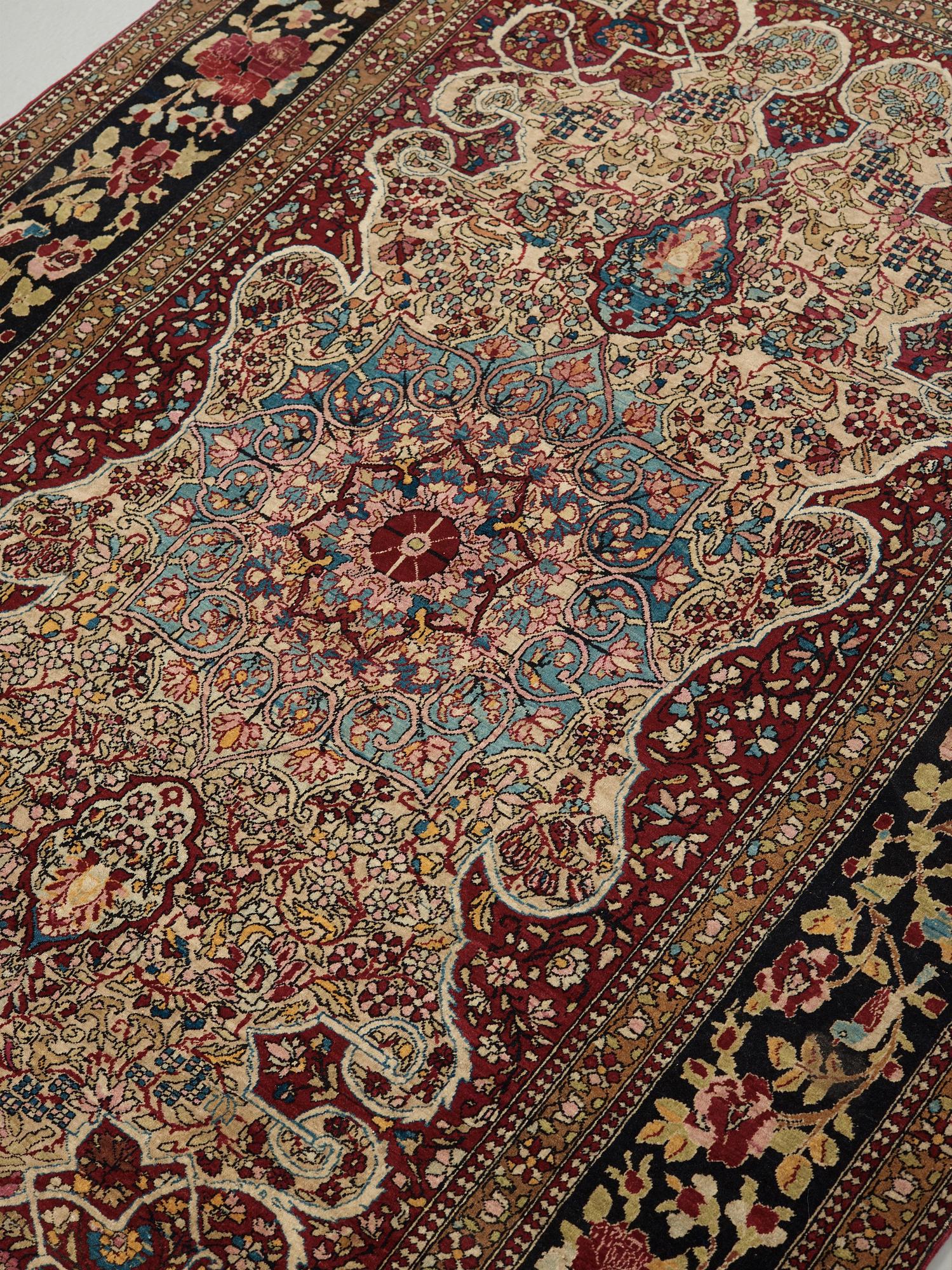 A RUG. An antique Esfahan. 212 x 141 cm.