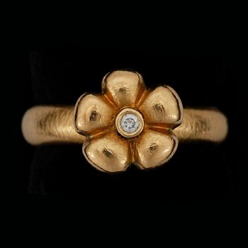 RING, 18k guld med briljantslipad diamant ca 0,03 ct, Charlotte Lyngaard för Ole Lynggaard. Vikt ca 10,4 gram.