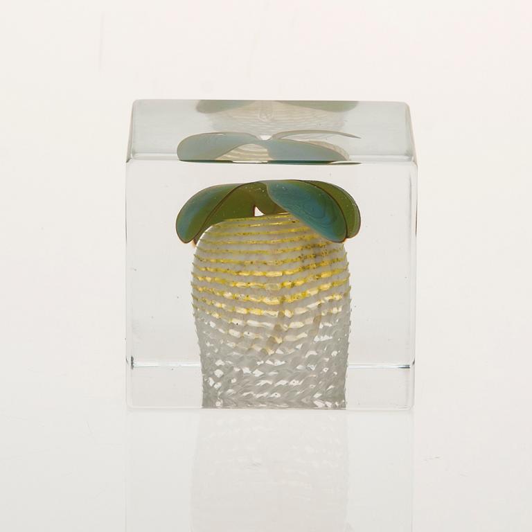 ÅRSKUB, glas, numerad 345/2000, signerad Oiva Toikka  Nuutajärvi 1986.