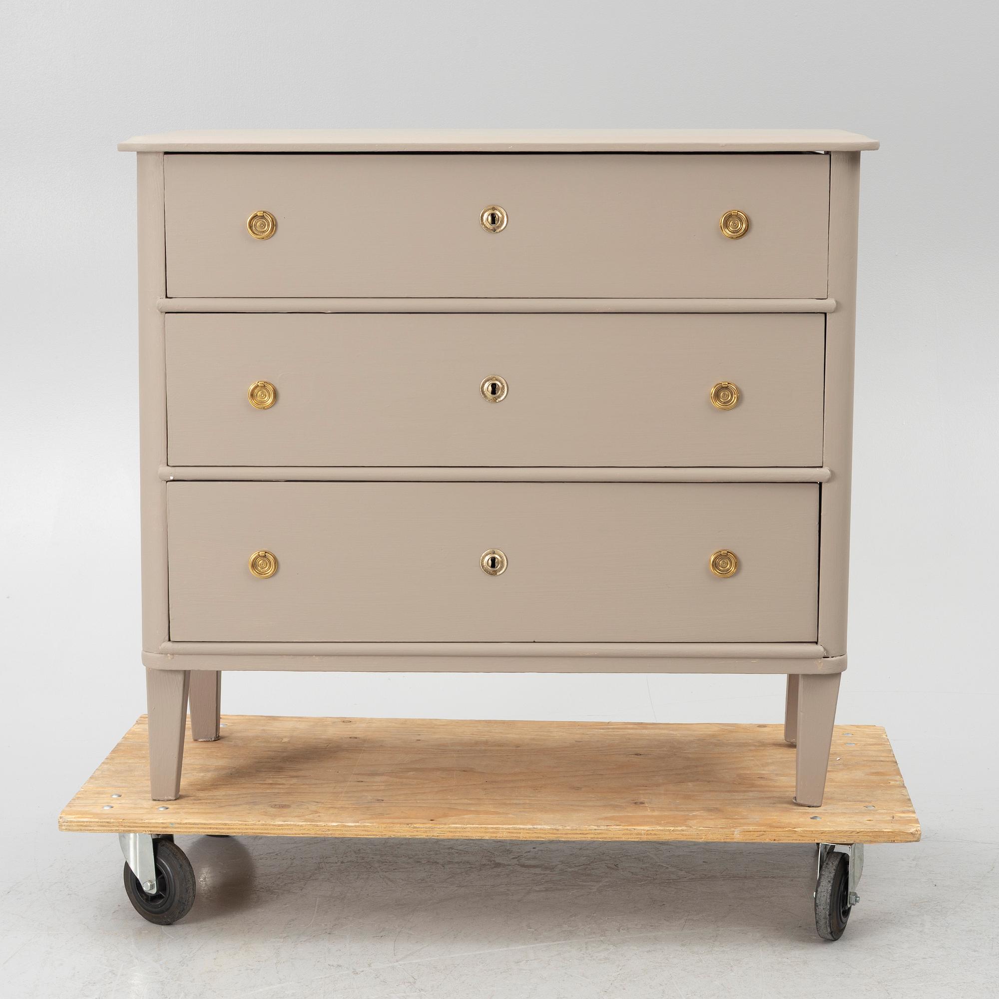 Chest of drawers, early 20th century.