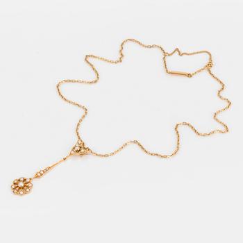 PENDANT, 18K gold with pearls, chain with extra security chain.