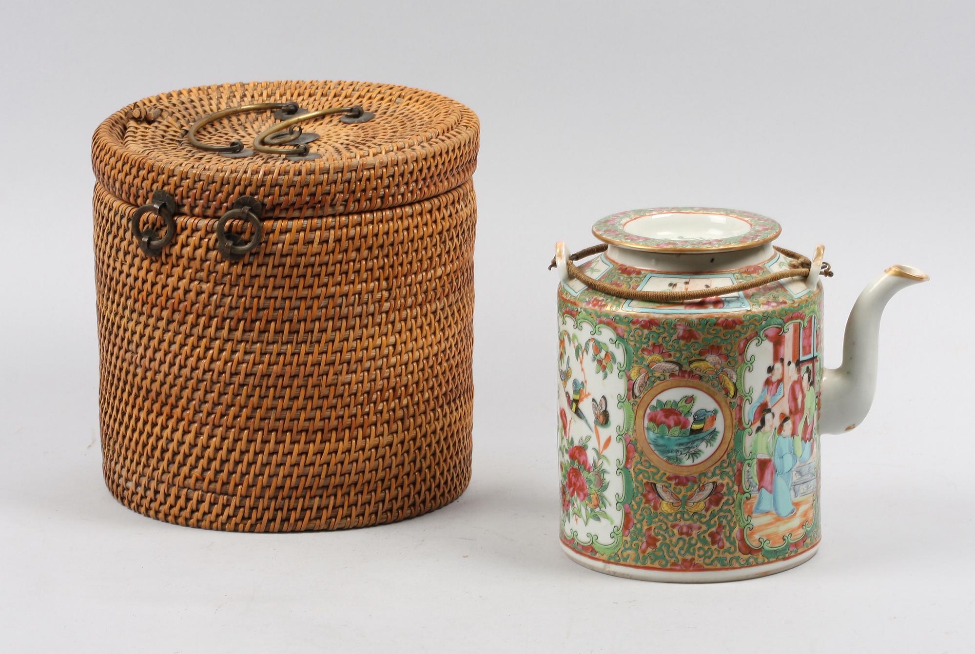 TEKANNA med KORG, porslin, 1800-tal.