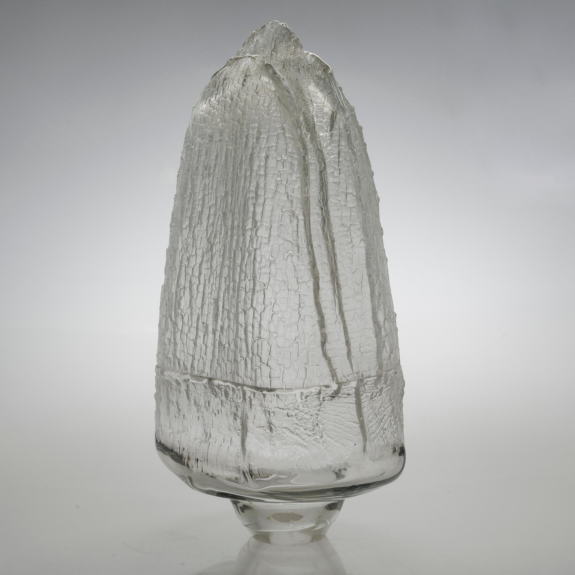 Timo Sarpaneva, a 'Shadows' sculpture from Finlandia series, signed Timo Sarpaneva, Iittala.