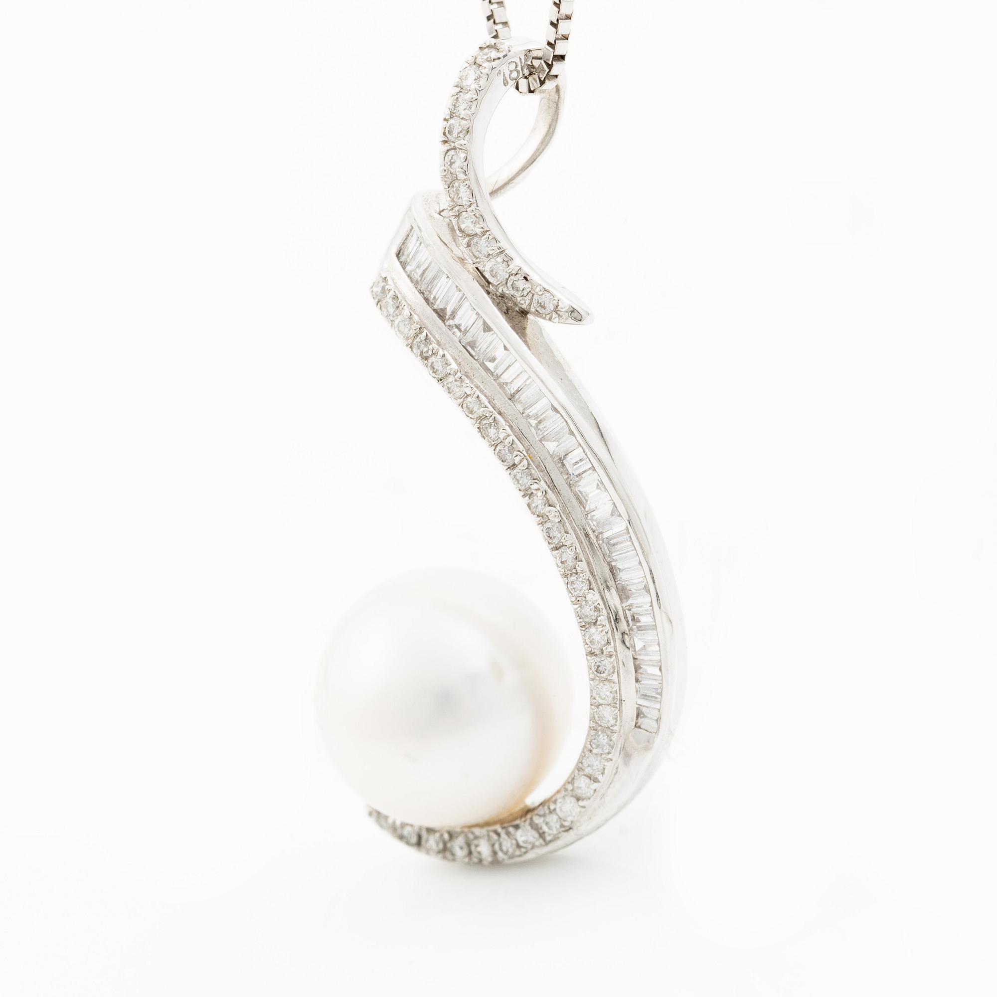 Pendant, 18K white gold with a cultured pearl and baguette and brilliant-cut diamonds.