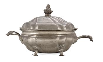 1013. A Rococo pewter tureen with lid by G. Östling, Vimmerby 1763.