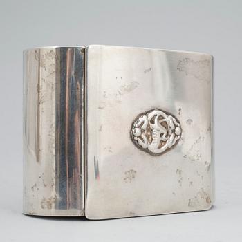 DOSA, sterlingsilver, 1900-talets andra hälft. Vikt ca 230 gram.