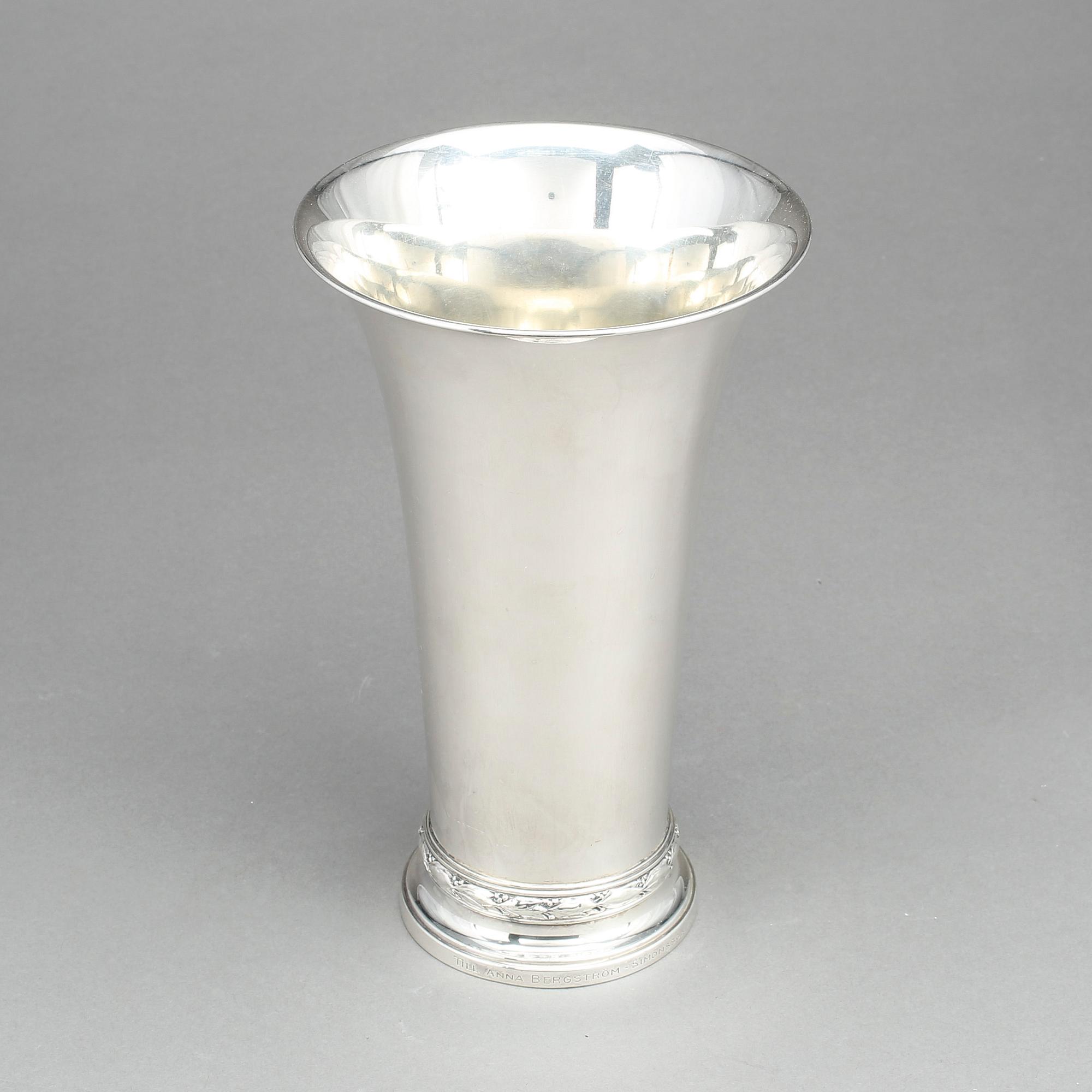 BÄGARE, silver, W.A Bolin, Stockholm, 1931. Vikt ca 509g.