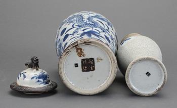 VASER, 2 st, porslin, Kina, omkring 1900.