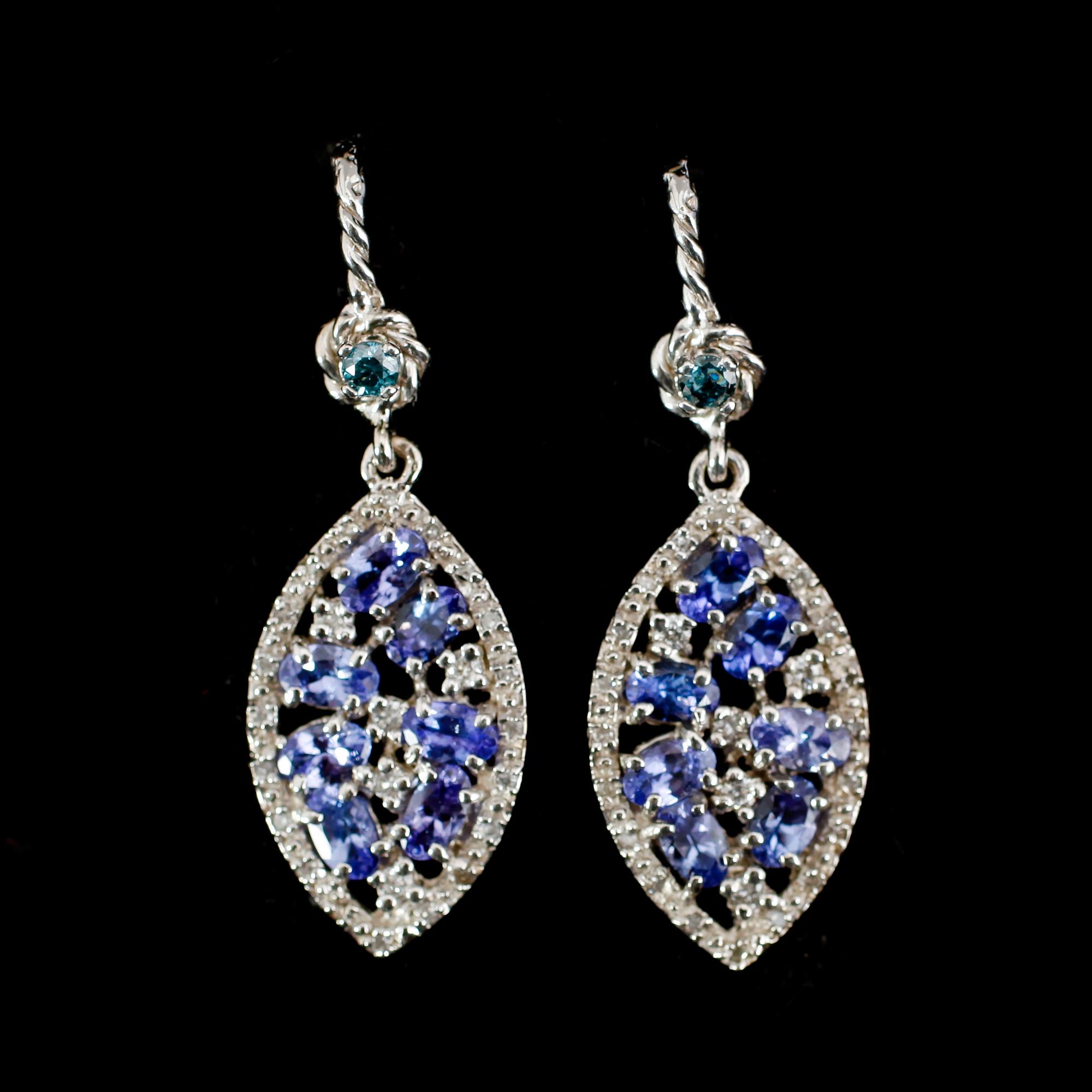ÖRHÄNGEN, 1 par, 14 k vitguld, tanzaniter ca 2.50 ct, blå och vita diamanter tot ca 1.0 ct.