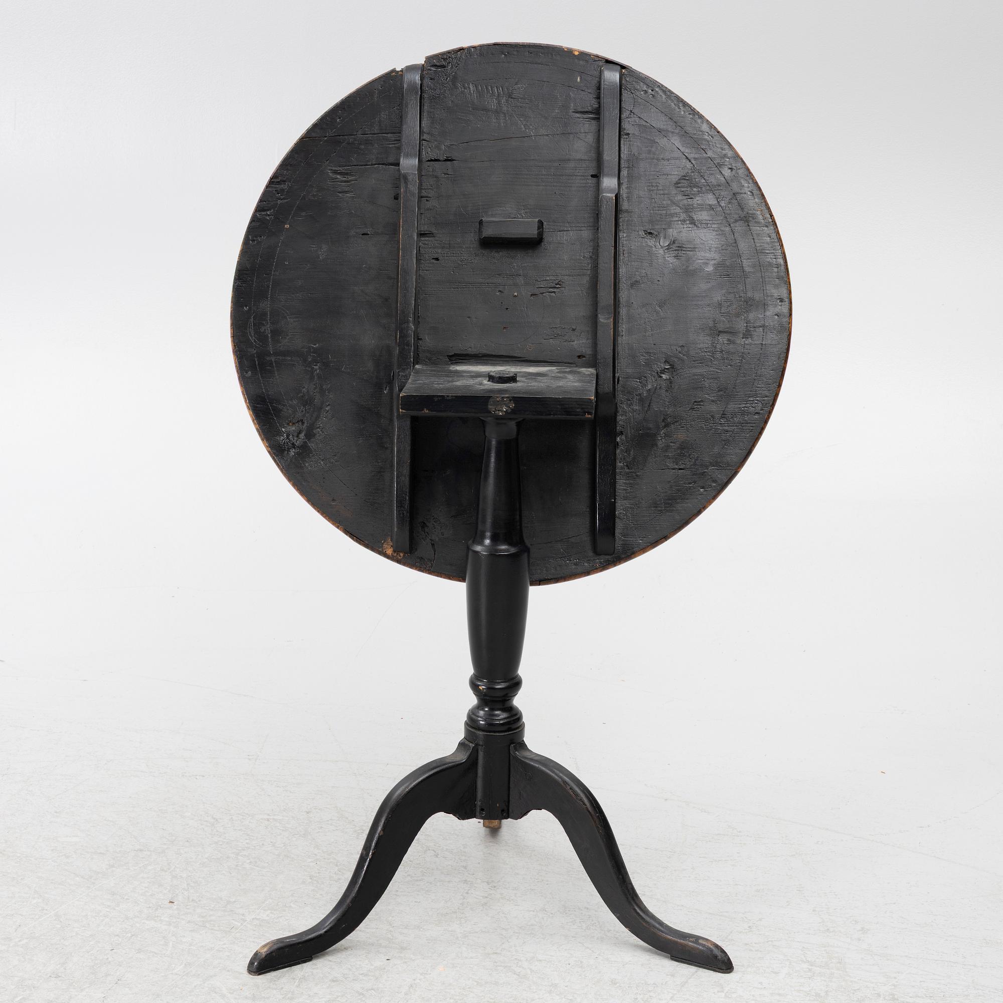 A folding table, Mälardalen, first half of the 19th century.