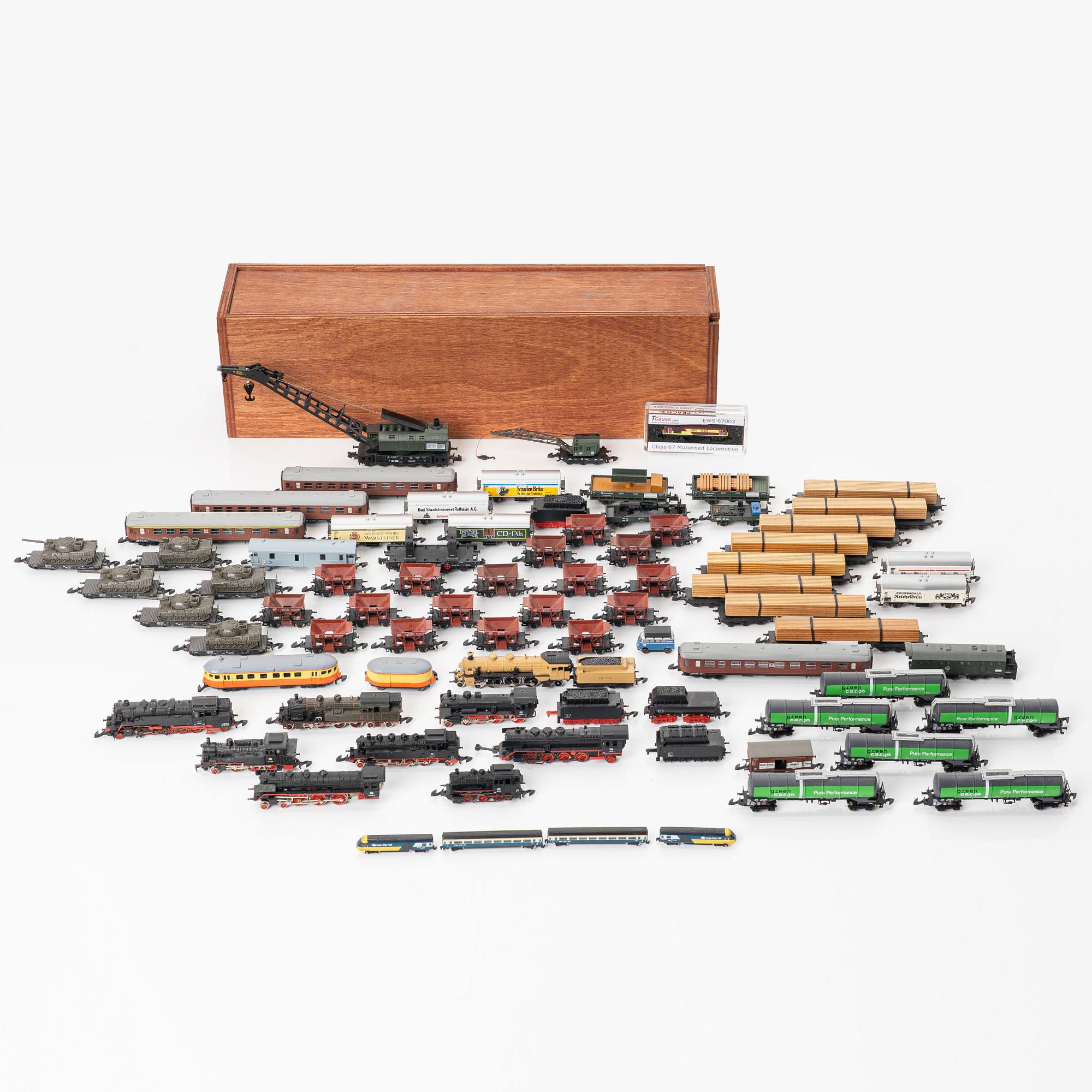 A collection of locomotives and carriages. Including Märklin, Z scale.