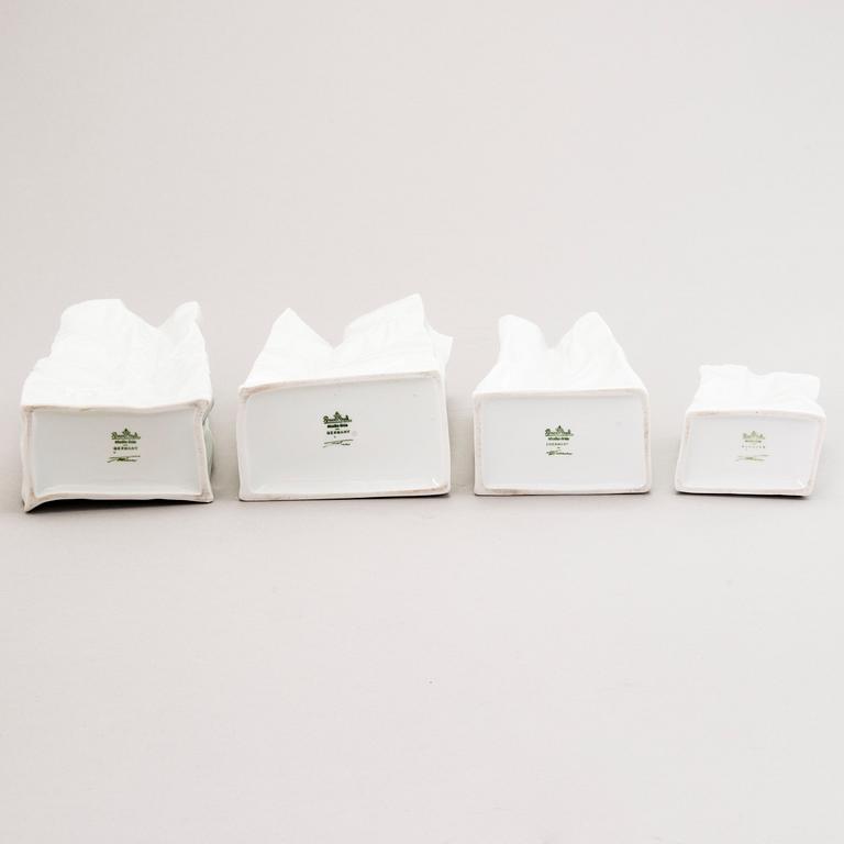 TAPIO WIRKKALA, NELJÄ MALJAKKOA, "Paperipussi", keramiikkaa, Rosenthal.